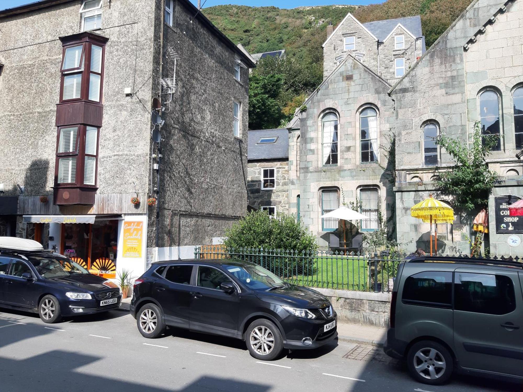 Ground Floor Barmouth Centre Apartment With Garden Bagian luar foto