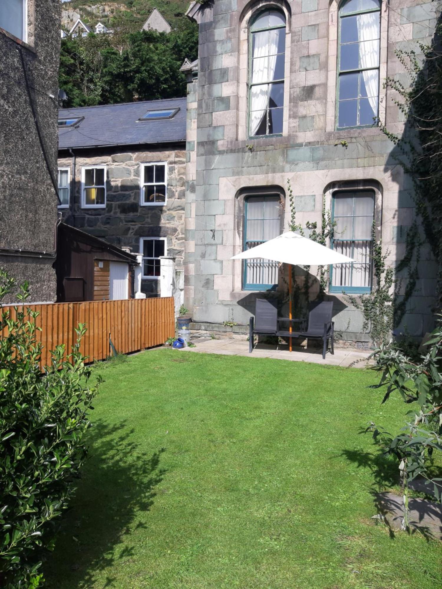 Ground Floor Barmouth Centre Apartment With Garden Bagian luar foto